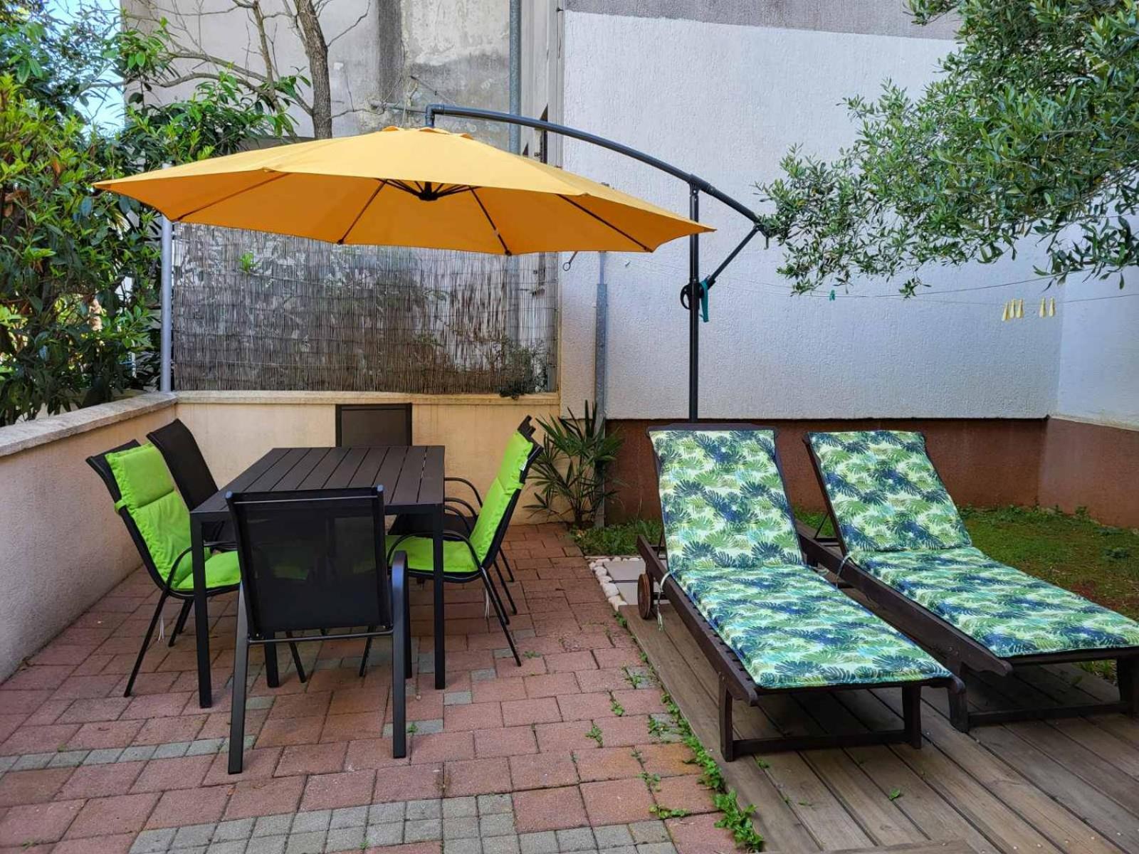 Apartment with garden in Barbariga Bagian luar foto