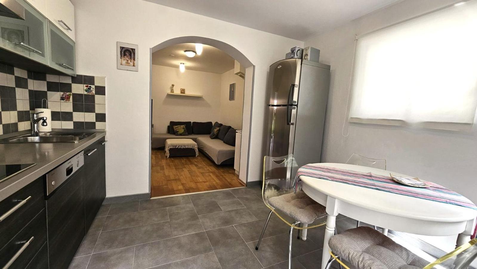 Apartment with garden in Barbariga Bagian luar foto