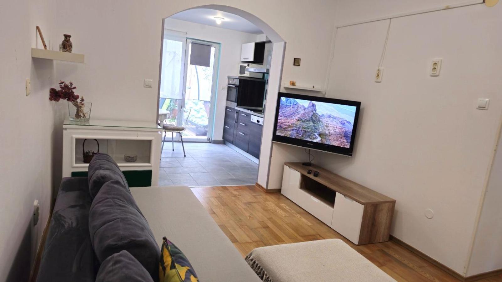 Apartment with garden in Barbariga Bagian luar foto